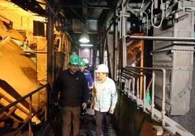  با حضور مدیرعامل شرکت فولاد خوزستان و هیات همراه انجام شد؛ بازدید از بخش‌های فولادسازی و مواد اولیه