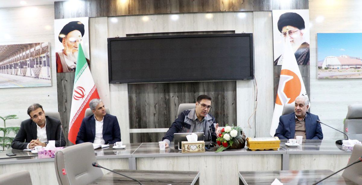 نشست صمیمی شورای اسلامی کار و تعدادی از بازنشستگان شرکت آلومینای ایران 