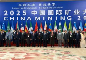 عکس یادگاری وزرا و معاونان وزرای کشورهای شرکت کننده در بیست و هفتمین دوره  China Mining Conference 2025
