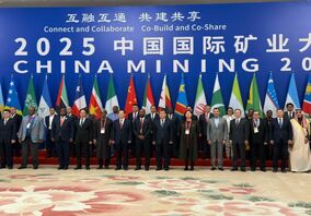 عکس یادگاری وزرا و معاونان وزرای کشورهای شرکت کننده در بیست و هفتمین دوره  China Mining Conference 2025