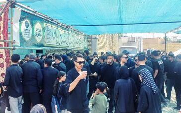 خدمت‌رسانی شرکت آلومینای ایران به عزاداران حسینی با برپایی ایستگاه صلواتی در جاجرم