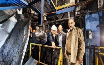  موثقی نیا از بخش های مختلف مجتمع چادرملو بازدید کرد