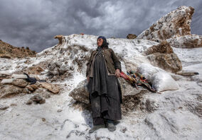 گزارش تصویری «زنان نمکی» روایتی از زنان معدنکار