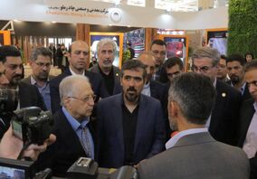 بازدید معاون وزیر صمت از غرفه چادرملو  