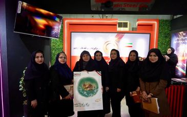 حضور جمعی از بانوان رسانه و مطبوعات در غرفه فولاد اکسین خوزستان