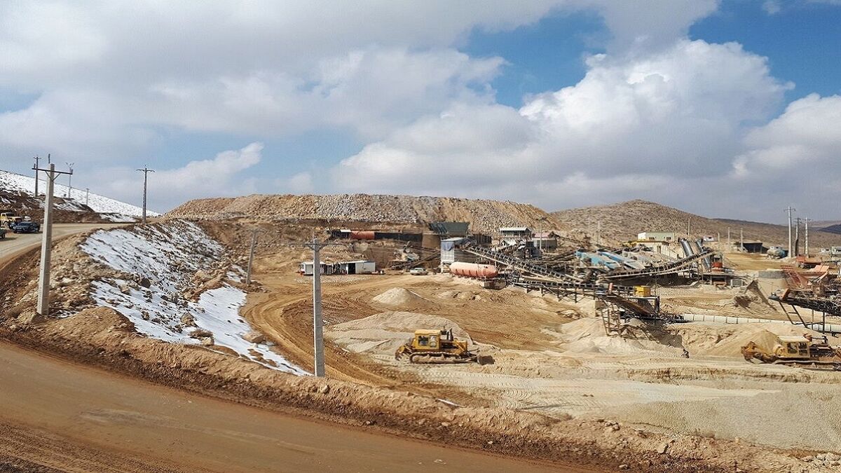 معدن طلای قروه به اسم کردستان به کام دیگران

