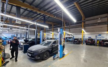 نمایندگی ۱۷۱۱ کرمان‌موتور؛ نماد دقت، سرعت و رفتار حرفه‌ای در خدمات پس از فروش