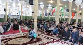 حضور کارکنان شرکت آلومینای ایران در مراسم نماز جمعه همزمان با روز کارگر