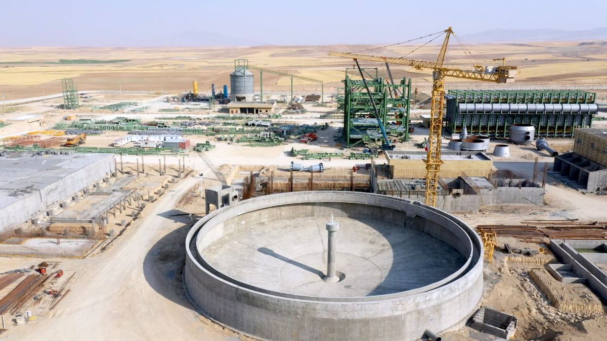 عبور پیشرفت احداث کارخانه احیای مستقیم بیجار از 54 درصد