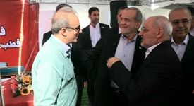 بازدید رئیس‌جمهور از غرفه فولاد هرمزگان در نهمین سفر استانی