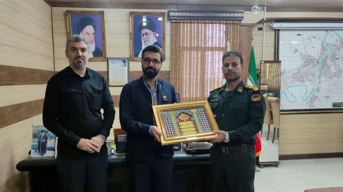  معاون منابع انسانی و امور اجتماعی شرکت فولاد خوزستان با فرماندهان انتظامی شهرستان اهواز دیدار نمود