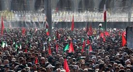 اقامه نماز بر پیکر رهبر شهید