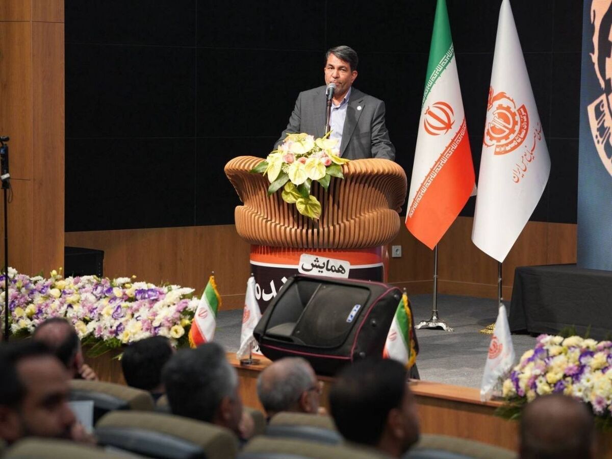 استاندار کرمان در همایش «صنعت و خدمت» تأکید کرد؛ شرکت ملی مس در مسئولیت اجتماعی پیشگام است