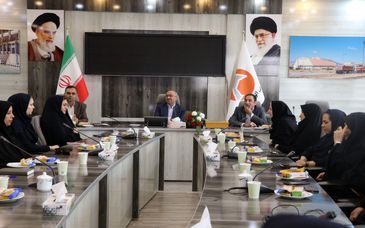 دیدار مهندس پیرحسینلو با بانوان شاغل در شرکت آلومینای ایران 