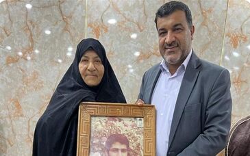دیدار مهندس محمدی مدیرعامل شرکت فولاد اکسین خوزستان با مادر شهدای فرجوانی

