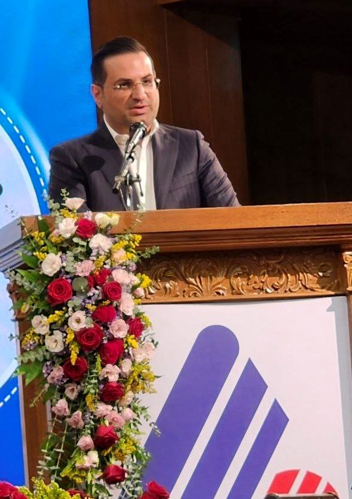 مصطفی‌پور: وقتی آب، برق و بازار نداریم؛ چرا مجوزهای جدید فولاد صادر می‌شود؟