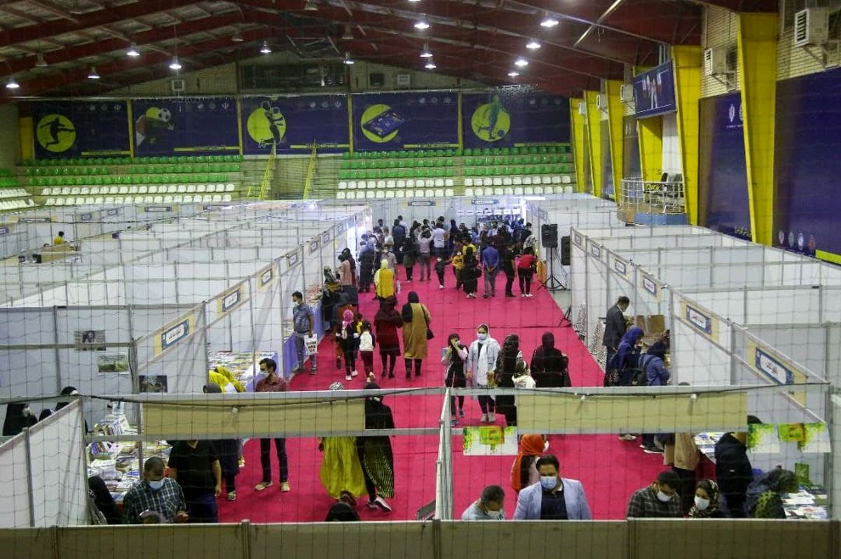  استقبال پرشور شهروندان سیرجانی از نمایشگاه بزرگ کتاب گل‌گهر+ فیلم