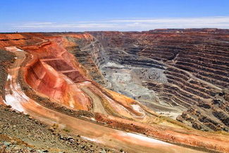 ایران در جمع ۱۰ قدرت معدنی جهان؛ چرا صنایع ما هنوز عقب‌اند؟