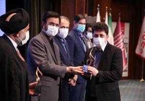 نشان لیاقت مدیریت ایران در جشنواره فجر  به دکتر معروفخانی اهدا گردید