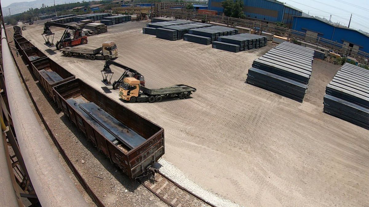 به منظور افزایش رقابت‌پذیری و کاهش هزینه‌های حمل اتفاق افتاد؛ شروعی دوباره در حمل ریلی محصولات فولاد هرمزگان