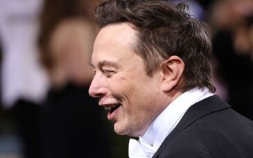  تسلا برای خرید یک شرکت معدنی آماده است