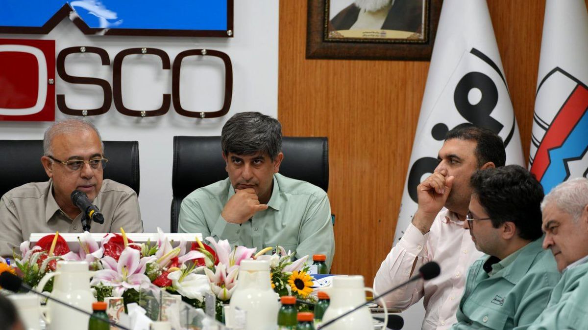 استاندار هرمزگان در جلسه پایش وضعیت شرکت فولاد هرمزگان: استانداری تمام‌قد در خدمت توسعه و تکمیل زنجیره فولاد است