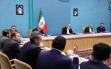 رئیس جمهور در نشست با مدیران شرکت‌های فولادی: حرکت به سمت انرژی‌های پاک و اصلاح سیاست‌های توسعه ضروری است