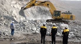 برگزاری مرحله عملی آموزش کارآموزان اپراتور بیل مکانیکی در سنگ آهن مرکزی ایران