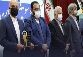 در سی و سومین جشنواره امتنان از نخبگان کار و تولید انجام شد؛ از مدیرعامل شرکت فولاد اکسین خوزستان تقدیر شد/ فولاد اکسین خوزستان واحد نمونه کاندید جشنواره امتنان کشور شد