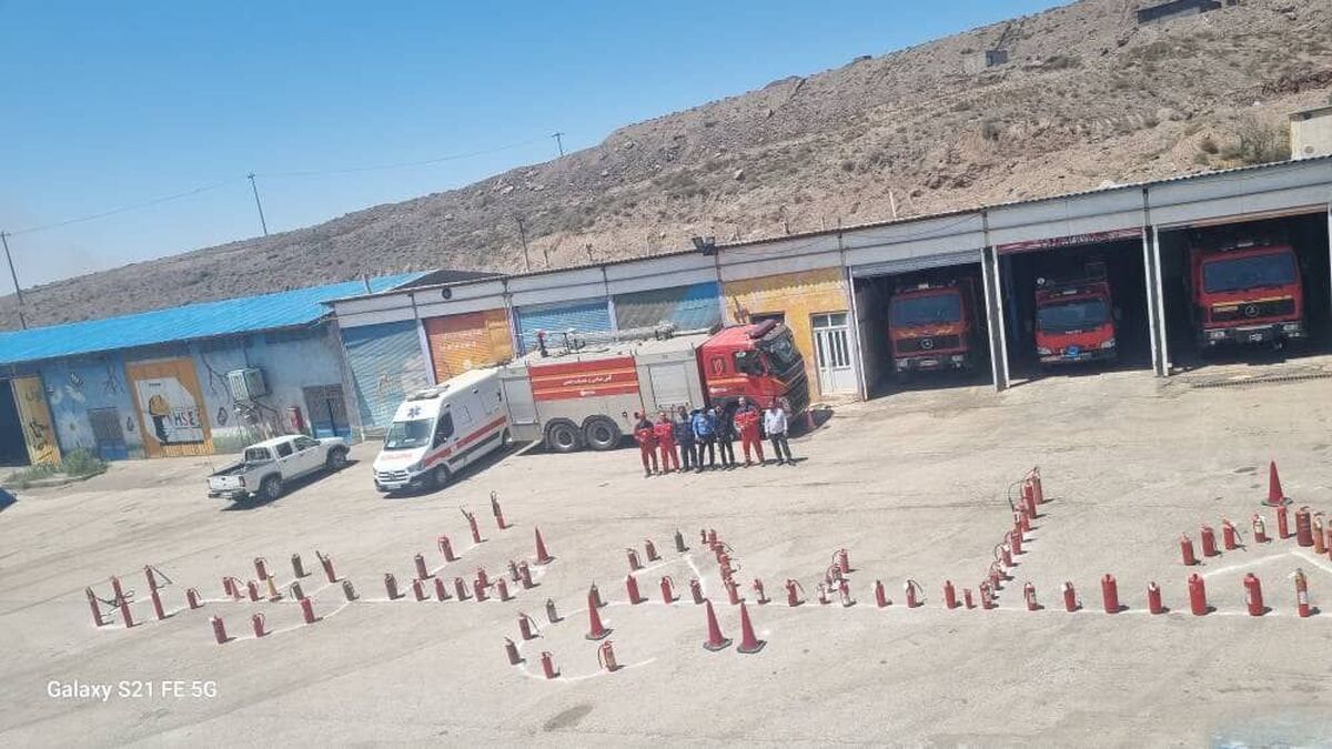 نوشتن نام زیبای "خلیج‌فارس" با کپسول اطفای حریق 