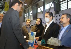 در دومین نمایشگاه بین المللی گوهرسنگ‌ها؛بازدید مدیرعامل مس و رییس هیات عامل ایمیدرو از غرفه مرکز تحقیقات یزد
