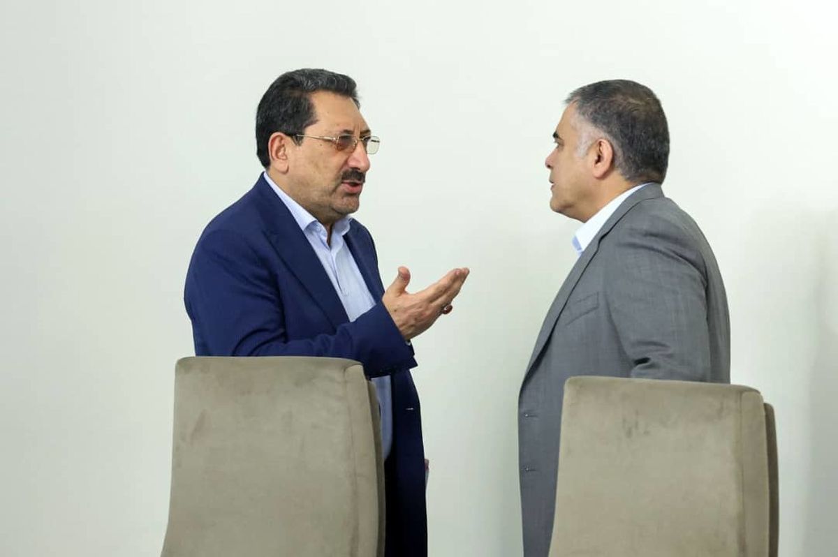 گفت‌وگوی سرپایی وزیر صمت و نفت
