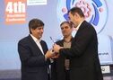 *تندیس تاب‌آوری ملی به مدیرعامل گروه فولاد مبارکه اهدا شد*