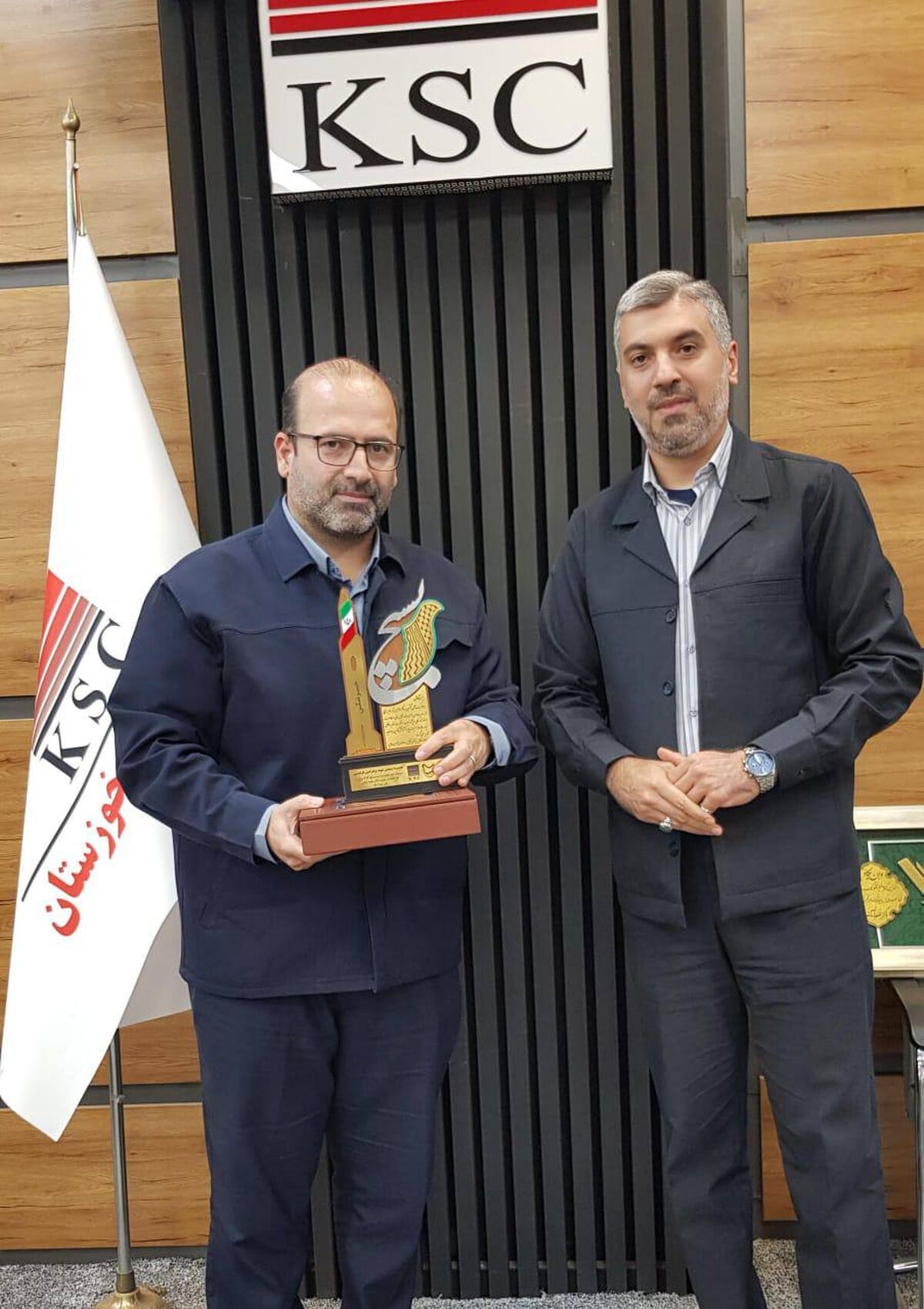 فرمانده حوزه مقاومت بسیج شهید بقایی از امین ابراهیمی مدیرعامل شرکت فولاد خوزستان تقدیر نمود