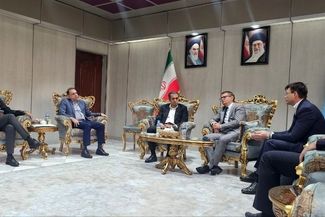 نشست همکاری "بلاز" با ایمیدرو برای انتقال دانش فنی ساخت دامپتراک در ایران/ شرکت بلاز، برای انتقال دانش فنی تولید دامپتراک در ایران، اعلام آمادگی کرد.