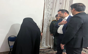 دیدار مدیرعامل شرکت فولاد آلیاژی ایران با مادران شهدای اشکذر

