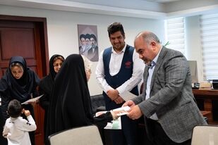 تجلیل مدیرعامل شرکت متمم از آثار برتر جشنواره نقاشی ایران زیبای من
