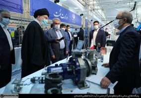 بازدید رهبر انقلاب از نمایشگاه توانمندی‌های صنعتی و غرفه ایمیدرو