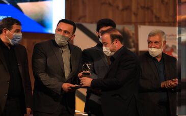 فولاد هرمزگان موفق به کسب لوح تقدیر و تندیس مشتری مداری شد