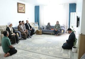 دیدار مدیرعامل شرکت آلومینای ایران و مسئولین شهرستان جاجرم با تعدادی از خانواده های معظم شهدا و ایثارگران عزیز به مناسبت گرامیداشت هفته دفاع مقدس
