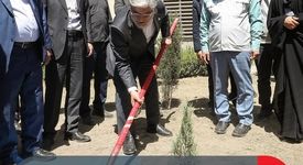 کاشت نهال یادبود توسط وزیر علوم، تحقیقات و فناوری در فولاد مبارکه