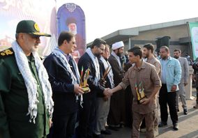 باید امروز با چشمان بیدار، اقدامات دشمن را رصد کنیم