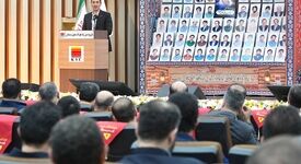 چرا معاون وزیر در برابر فولادمردان خوزستان سر تعظیم فرود آورد؟