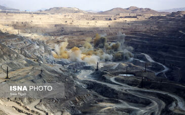 معادن در تنگنای مواد ناریه/ بیل‌های مکانیکی جایگزین انفجار شدند


