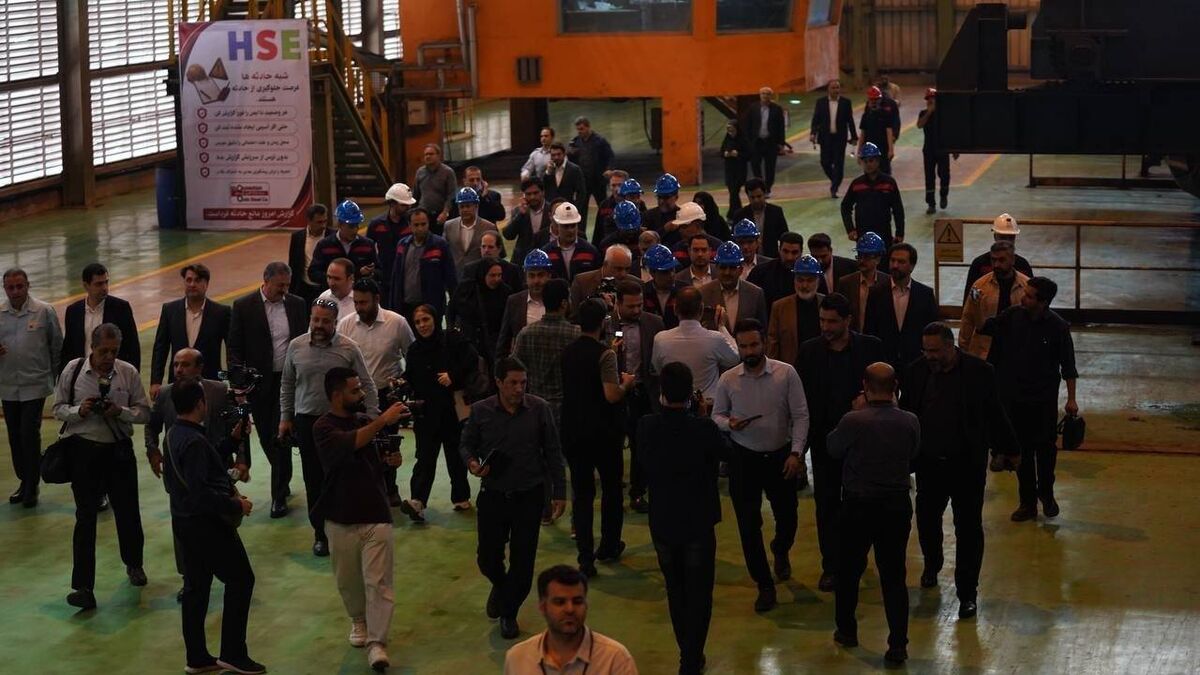 بازدید وزیر صمت از شرکت‌های فولادی خوزستان با همراهی رئیس هیأت عامل ایمیدرو

