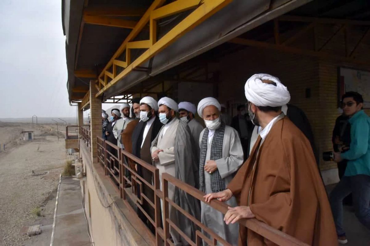  بازدید جمعی از ائمه جمعه کشور از گل‌ گهر