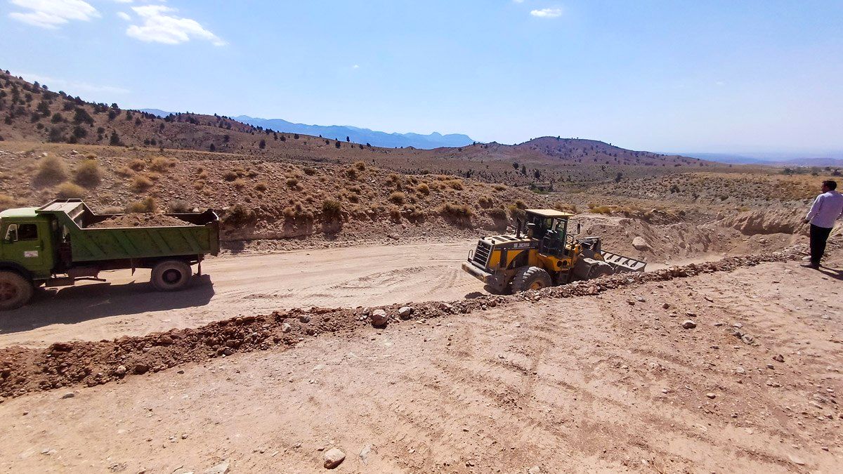 پروژه تعریض و روکش آسفالت محور رابر – سرمشک وارد فاز اجرایی شد