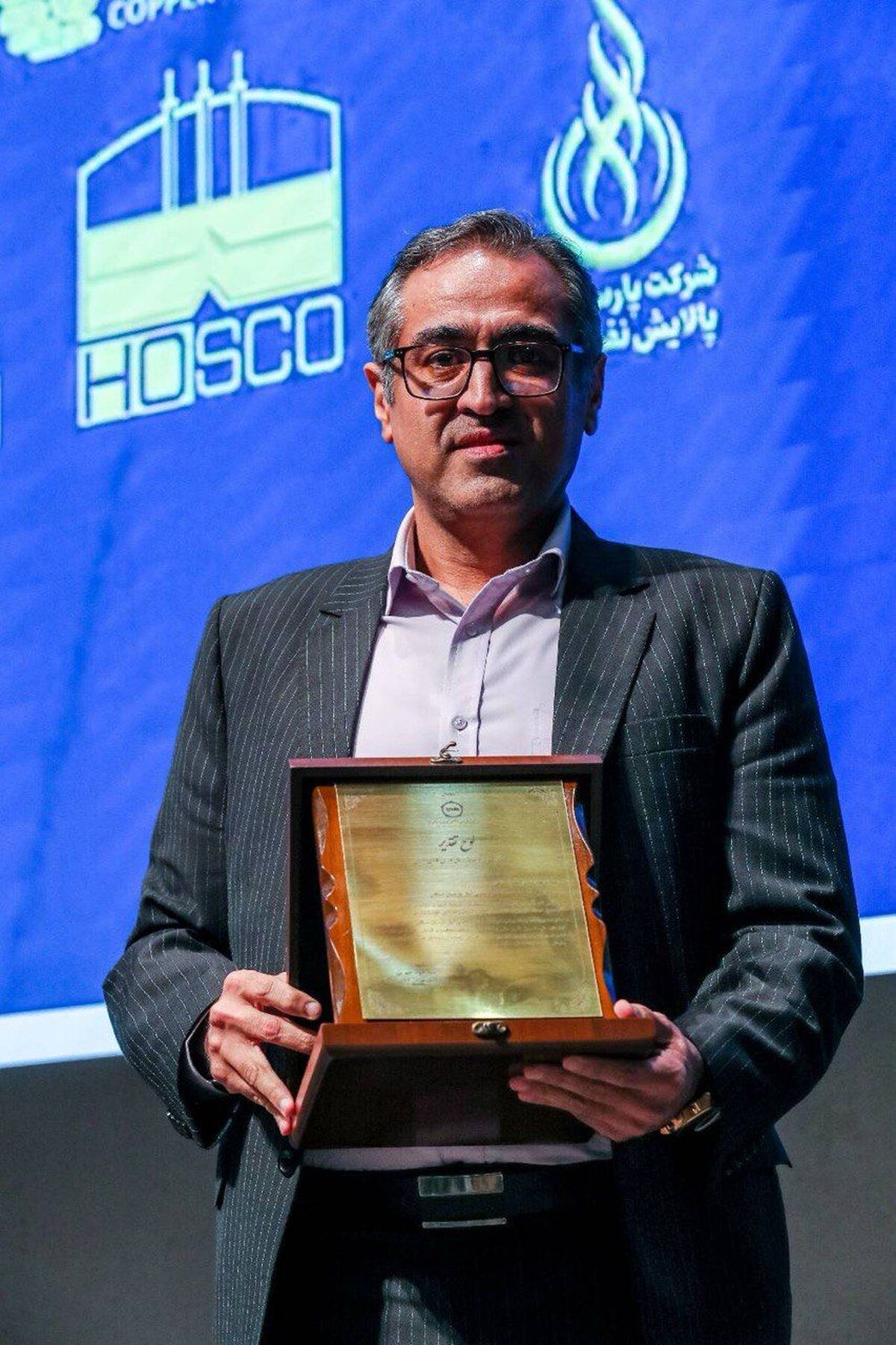 تجلیل از مدیرعامل شرکت صنعتی و معدنی اپال پارسیان سنگان در همایش برترین‌های بورس کالای ایران
