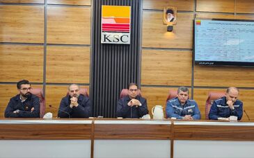 در پایان کمیته عالی HSE فولاد خوزستان؛ از مدیر بخش فولادسازی و‌ مدیر پروژه‌های فولادسازی تقدیر شد