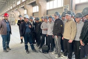 بازدید دانش‌آموزان پایه نهم مدرسه نمونه دولتی موعود شهرستان گرمه از شرکت آلومینای ایران